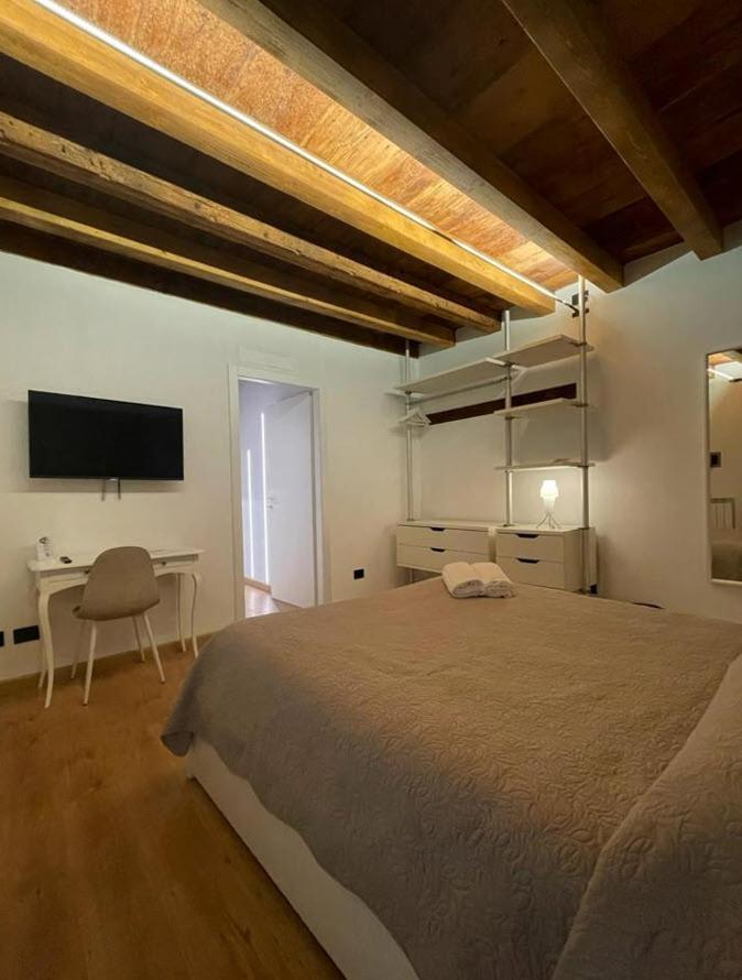 Teodorico Room & Apartment Верона Екстер'єр фото